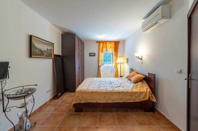 11-3bdr-apartment-in-a-waterfront-stone-villa