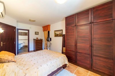 11-1-3bdr-apartment-in-a-waterfront-stone-vil