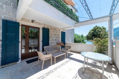 3-3bdr-apartment-in-a-waterfront-stone-villa