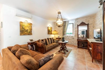 8-3bdr-apartment-in-a-waterfront-stone-villa