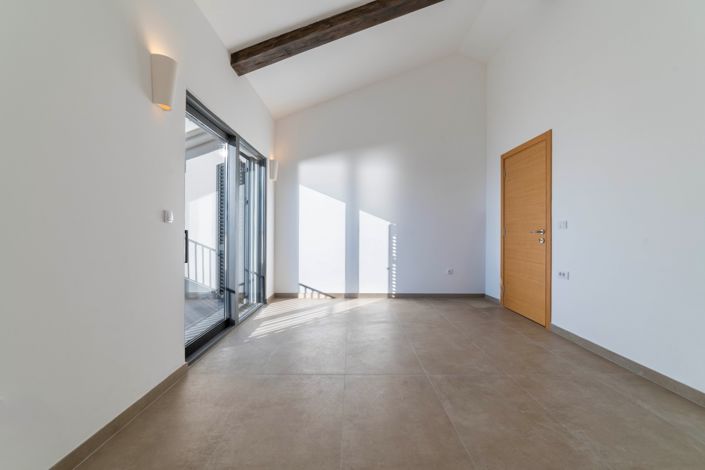 Image No.15-2 Bed Villa for sale