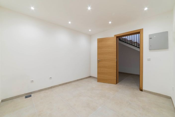 Image No.19-2 Bed Villa for sale