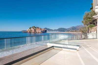 1-sveti-stefan-luxury-waterside-apartments