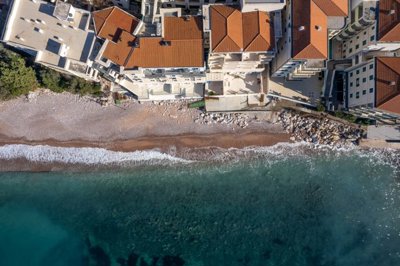 12-sveti-stefan-luxury-waterside-apartments