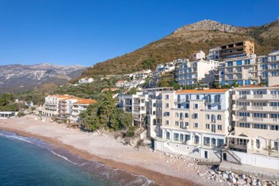 14-sveti-stefan-luxury-waterside-apartments