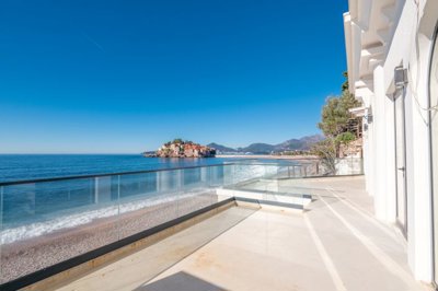 2-sveti-stefan-luxury-waterside-apartments