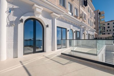 3-sveti-stefan-luxury-waterside-apartments