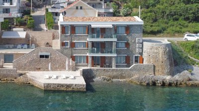 1 - Tivat, House