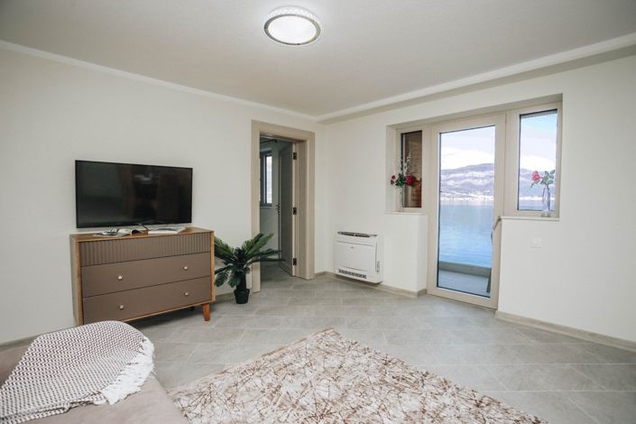 Image No.10-4 Bed House for sale
