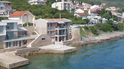 3-krasici-waterfront-villa-with-3-apartments