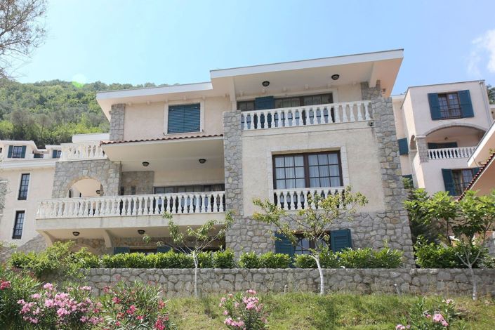 Image No.3-Villa de 4 chambres à vendre à Monténégro