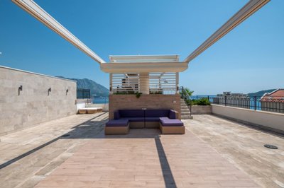 11-luxury-penthouse-with-panoramic-rooftop-te