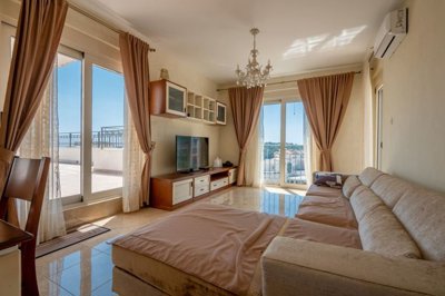 5-luxury-penthouse-with-panoramic-rooftop-ter