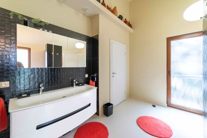 Image No.13-1 Bed House for sale