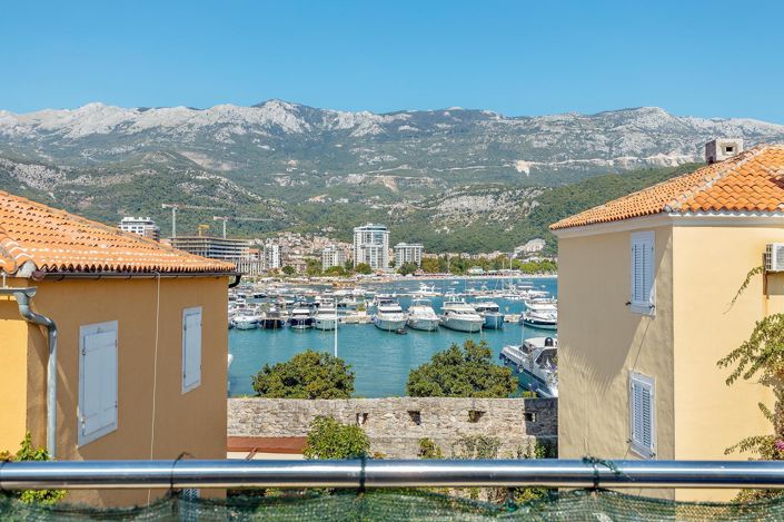 Image No.7-3 Bed Commercial for sale