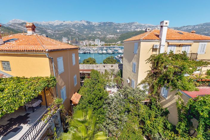 Image No.8-3 Bed Commercial for sale