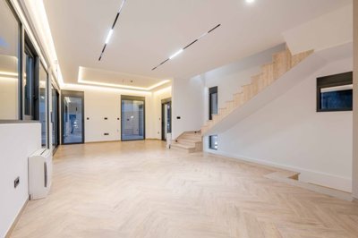 8-luxury-villa-on-a-prime-location