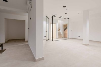13-luxury-villa-on-a-prime-location