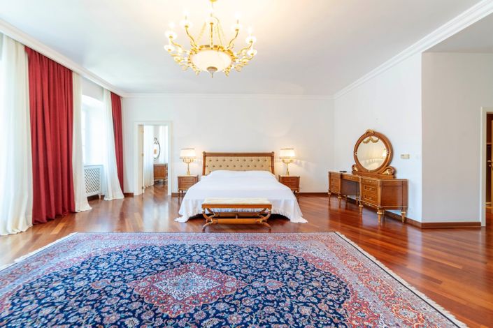 Image No.17-7 Bed Villa for sale