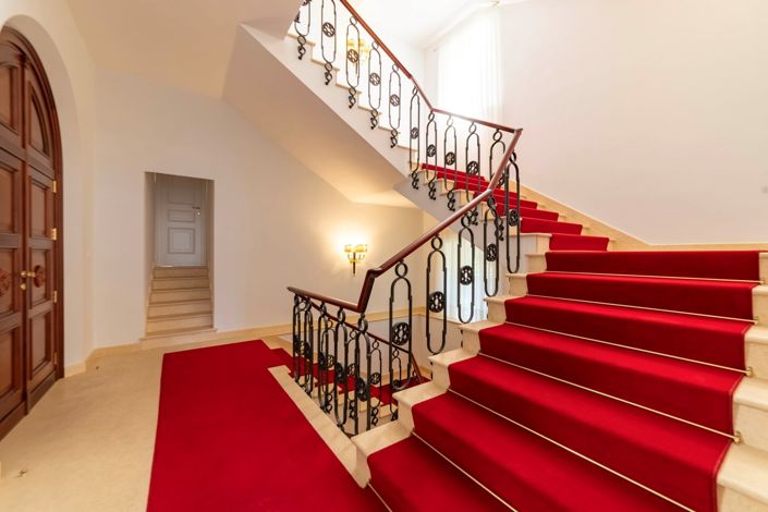 Image No.8-7 Bed Villa for sale