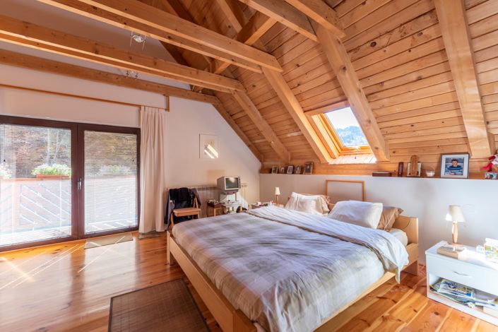 Image No.24-8 Bed House for sale