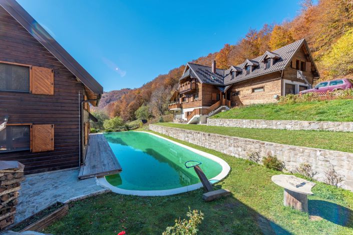 Image No.5-8 Bed House for sale