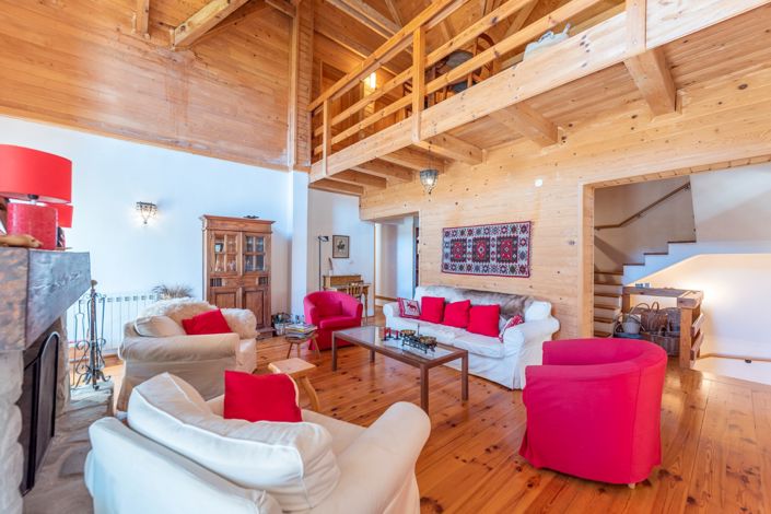 Image No.8-8 Bed House for sale