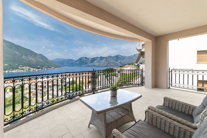 Image No.2-6 Bed House for sale