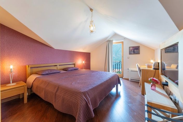 Image No.20-6 Bed House for sale