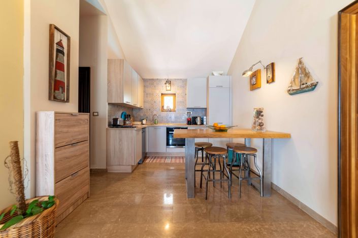 Image No.26-6 Bed House for sale