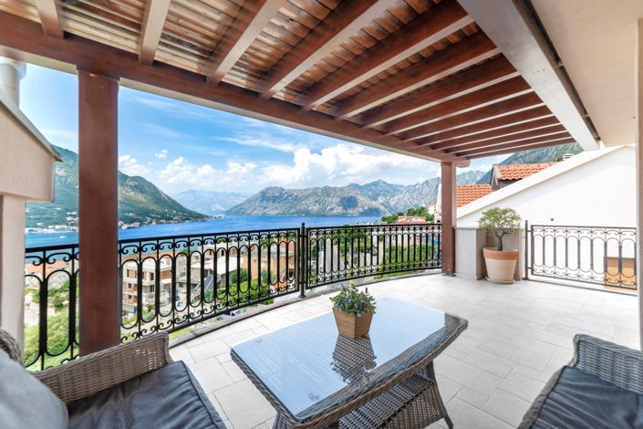 Image No.6-6 Bed House for sale