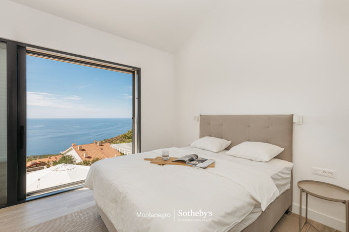 Image No.10-5 Bed House for sale