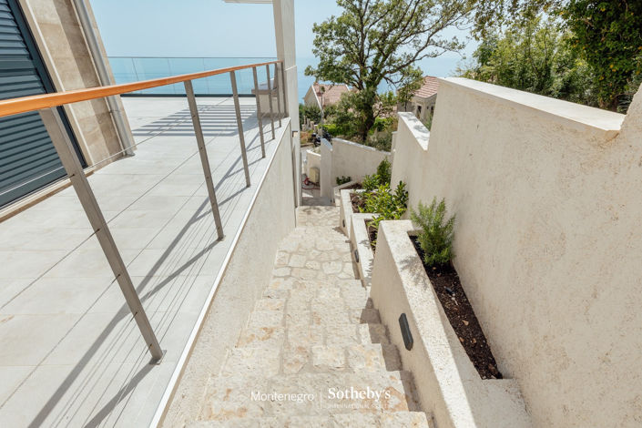 Image No.17-5 Bed House for sale