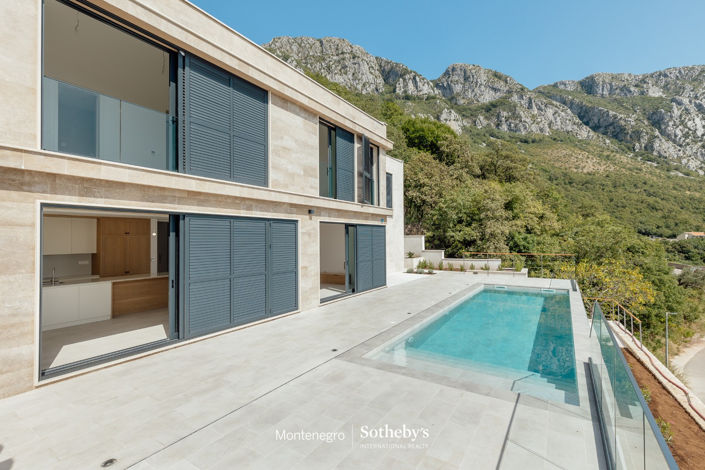 Image No.3-5 Bed House for sale