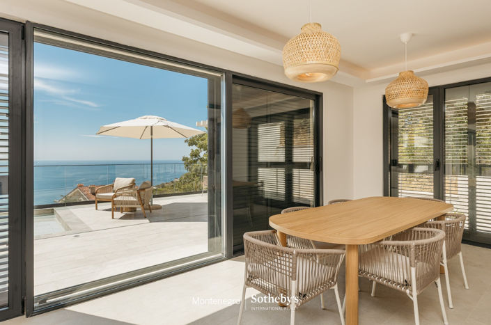 Image No.8-5 Bed House for sale