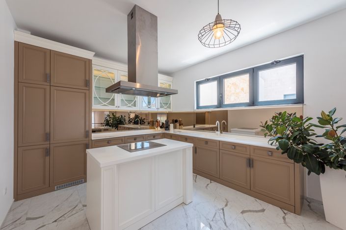 Image No.10-3 Bed House for sale