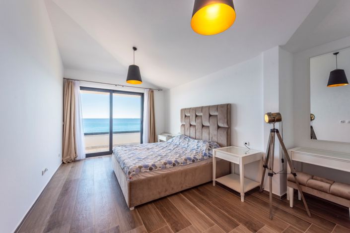 Image No.14-3 Bed House for sale