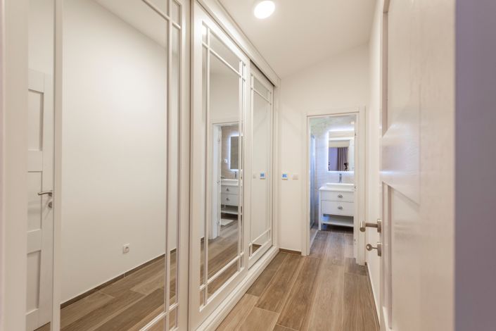 Image No.18-3 Bed House for sale