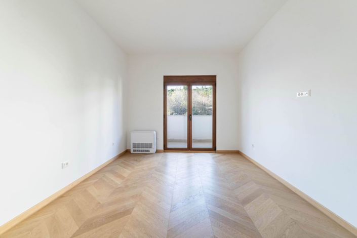 Image No.10-3 Bed Apartment for sale