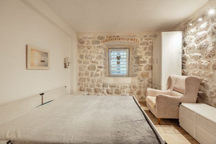 Image No.13-10 Bed House for sale