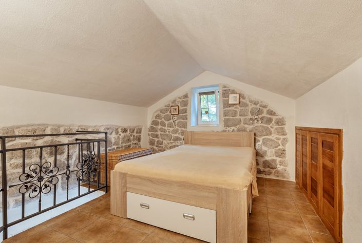 Image No.15-10 Bed House for sale