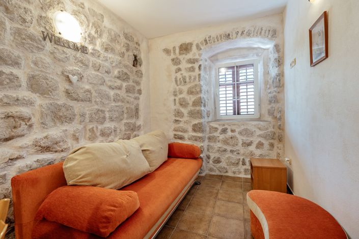 Image No.17-10 Bed House for sale