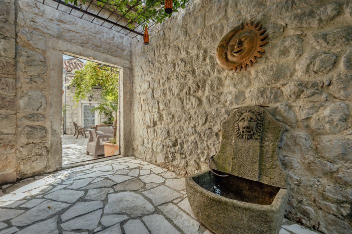 Image No.19-10 Bed House for sale