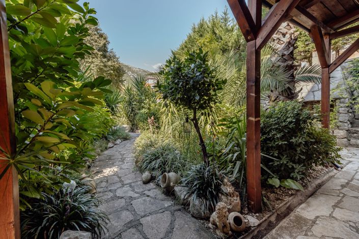 Image No.21-10 Bed House for sale