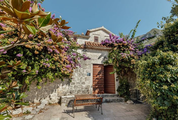 Image No.26-10 Bed House for sale