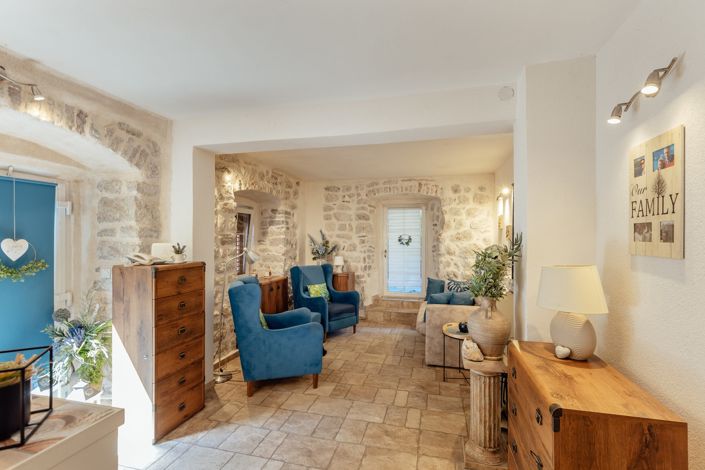 Image No.7-10 Bed House for sale