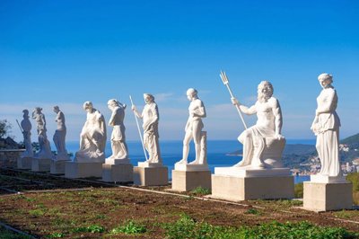 7a-luxury-estate-with-a-villa-and-large-lands