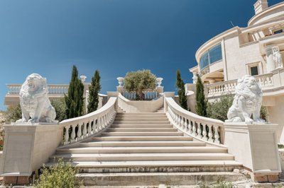 10-luxury-estate-with-a-vila-and-large-landsc