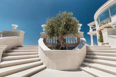 11-luxury-estate-with-a-vila-and-large-landsc