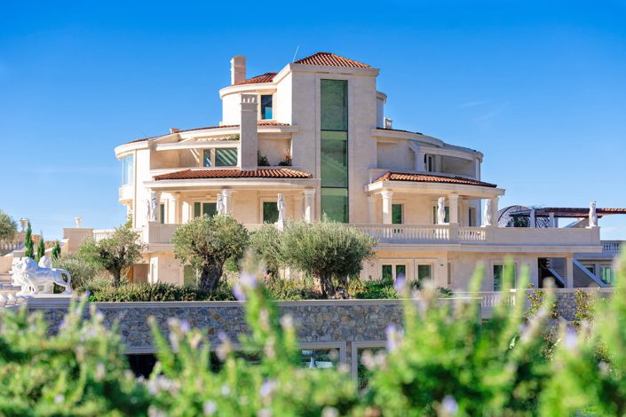 Image No.7-11 Bed Villa for sale